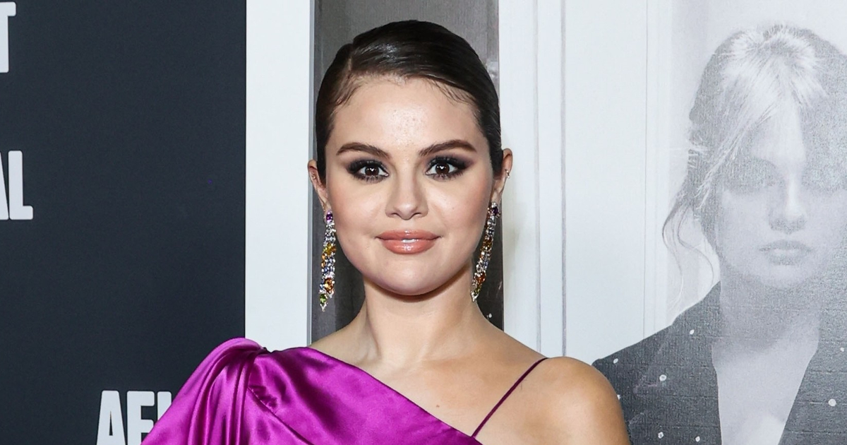 Бибер и The Weeknd точно в прошлом: Селена Гомес идет за руку с новым парнем после свидания