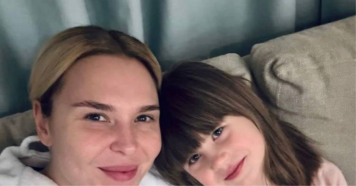Шляпник, Королева червей и волшебный торт: дочь Пелагеи отметила 6-летие без отца