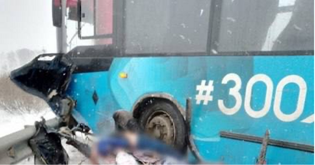 Повсюду части тел и кровь: пять человек, в том числе три ребенка, погибли в ДТП на трассе в Кемерово