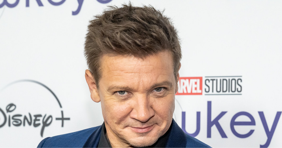 Звезда «Мстителей» Джереми Реннер находится в критическом состоянии после уборки снега
