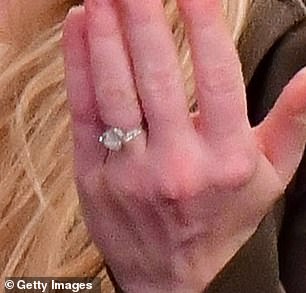 Bling bling: кольцо Элли изображено в 2018 году.