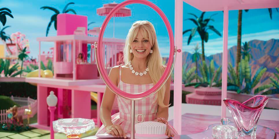 Barbie LIVE: поклонники в режиме розовой лихорадки, когда Оппенгеймер идет лицом к лицу с блокбастером Марго Робби