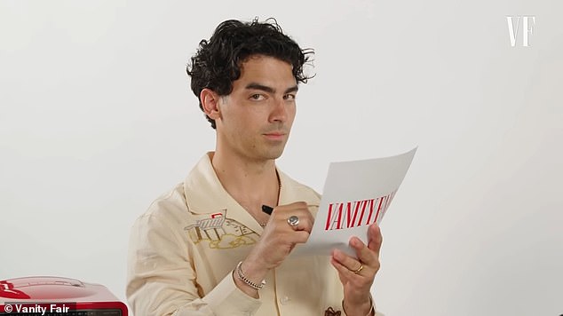 Признание Джо: Когда подошла очередь Джо, один из вопросов, который задали среднему брату Джонаса, заключался в том, чтобы назвать самый неловкий момент в его жизни.