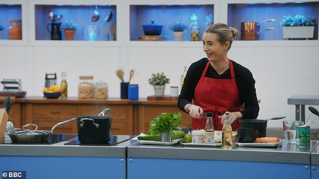 Жесткий: первым испытанием был Pairs Challenge, поскольку знаменитостям было поручено приготовить понравившееся публике блюдо, которое должно было быть идентичным как по внешнему виду, так и по вкусу.
