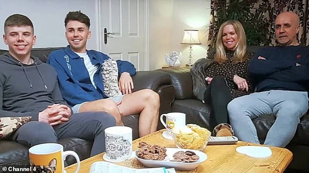 Известная семья: мальчики из Эссекса появились на канале 4 Gogglebox с родителями Лизой и Терри с 2020 года, прежде чем покинуть актерский состав в мае 2022 года.
