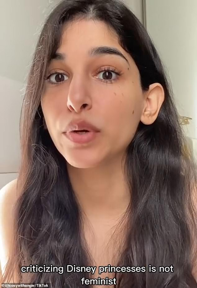Реакция: пользователь TikTok Энджи раскритиковала Рэйчел за то, что она не признала, что женщины имеют право заниматься тем, чем хотят.
