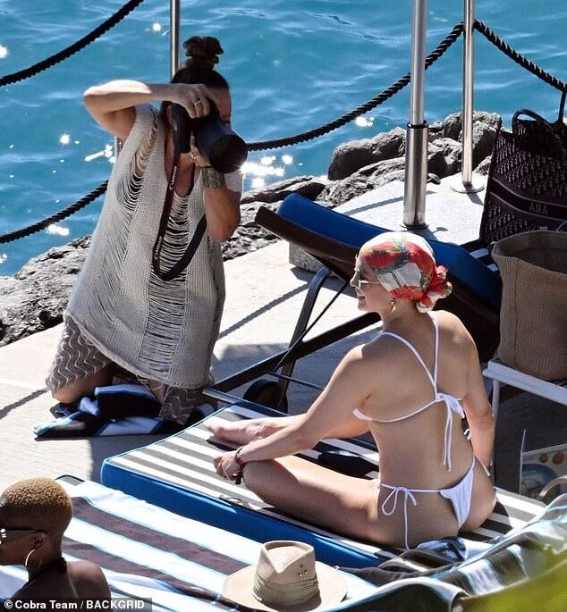 Горячая штучка!  Instagram Дженнифер Лопес выглядит откровенным альбомом ее щедрой жизни, кажется, что в ее снимки вложено гораздо больше труда, чем кажется на первый взгляд.