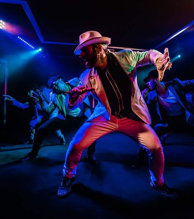 Ричард Тануми устроил зажигательное выступление в Ooh La La Cabaret в Bedouin в Сиднее.