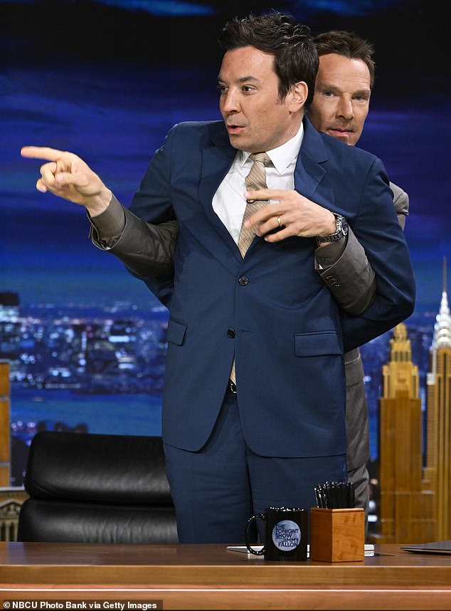 Фэллон ведет Tonight Show с 2014 года, а недавно шоу было продлено до 2026 года.