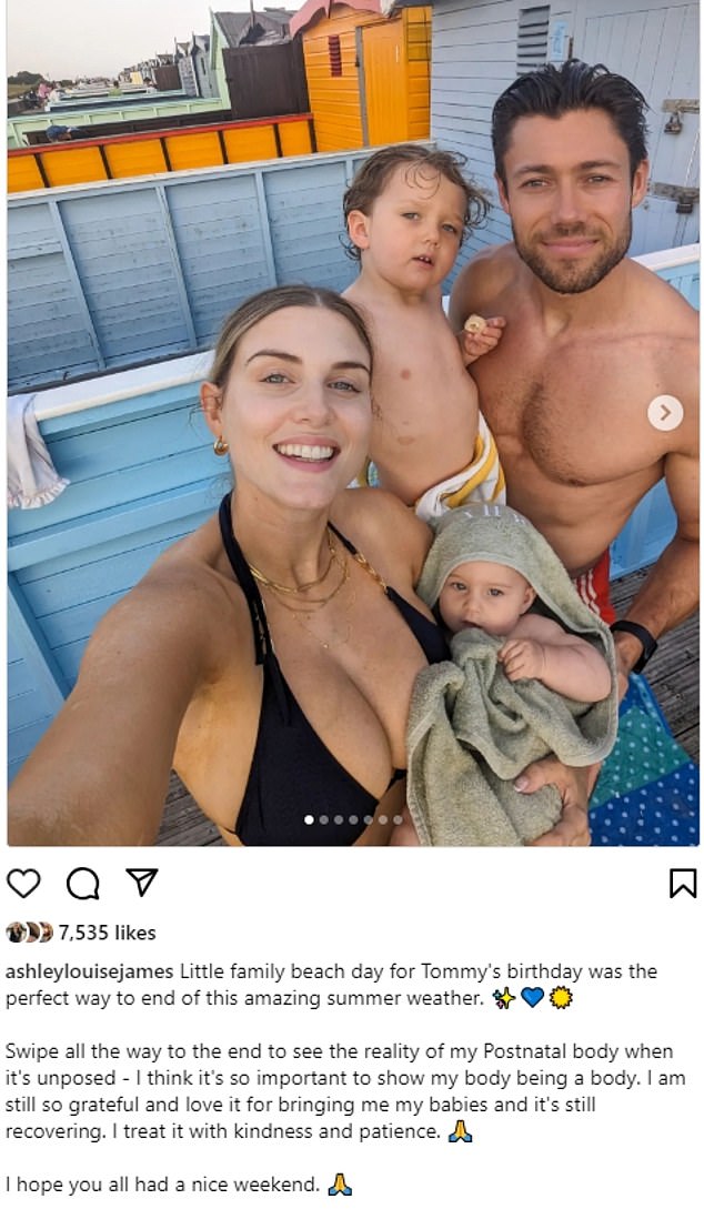 Семья: 36-летняя диджей надела черное бикини, прижимаясь к своему парню Томми Эндрюсу и их детям: двухлетнему сыну Алфи и дочери Аде.
