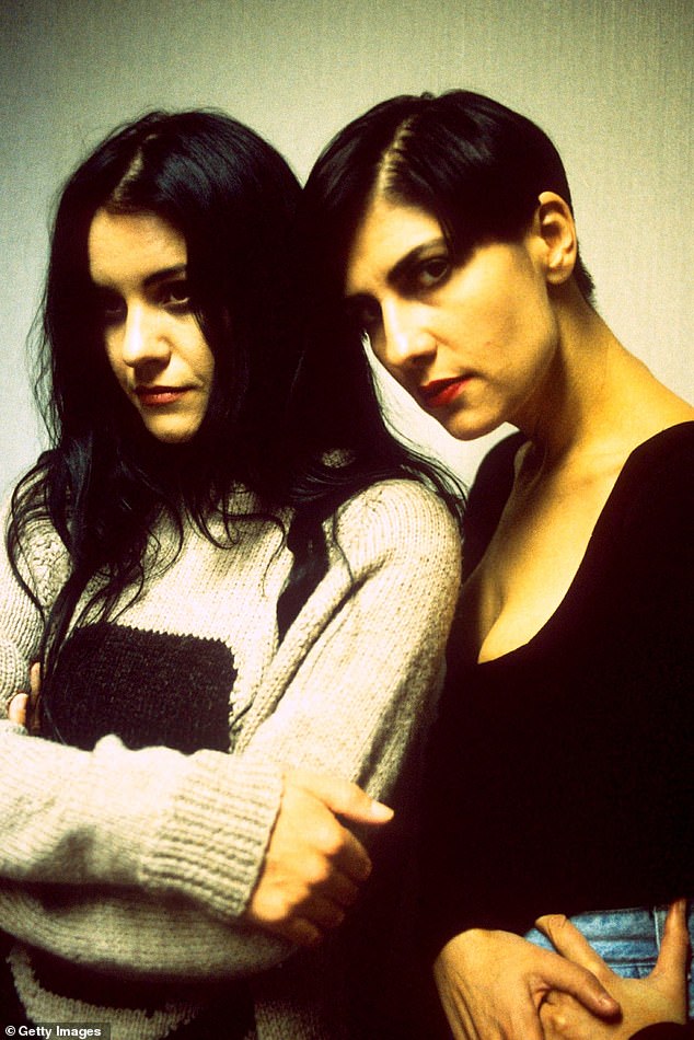Возврат: Shakespears Sisters были сформированы в 1989 году, когда Марселла объединилась с бывшей певицей Bananarama Шивон Фэйи, чтобы создать дуэт альтернативного поп-рока (на фото 1985 года).