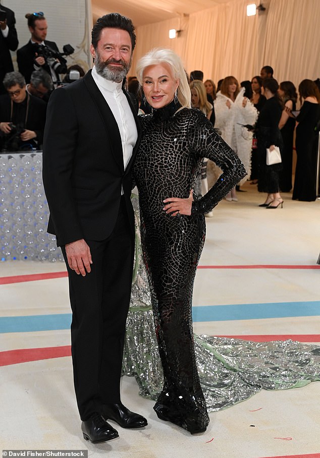 Исчезновение: Однако, когда их видели вместе в мае этого года на Met Gala в Нью-Йорке, Деборре-Ли явно не хватало обручального кольца, хотя на мизинце она носила еще одно кольцо.