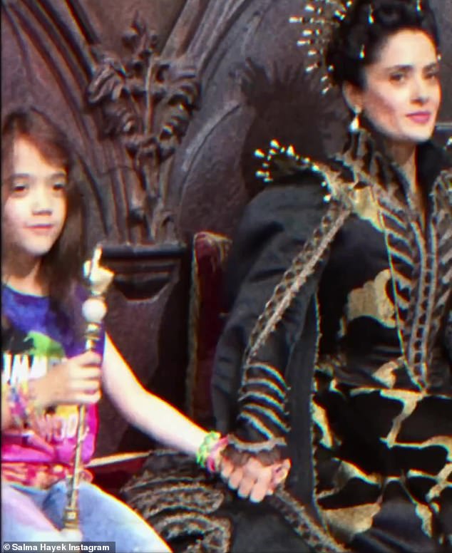 «Мое сердце разрывается от любви, гордости и благодарности за день, когда ты родился.  Продолжай бесстыдно светить своим прекрасным светом, моя милая девочка, даже если он ослепляет дураков», — подписала она трогательный видеомонтаж.