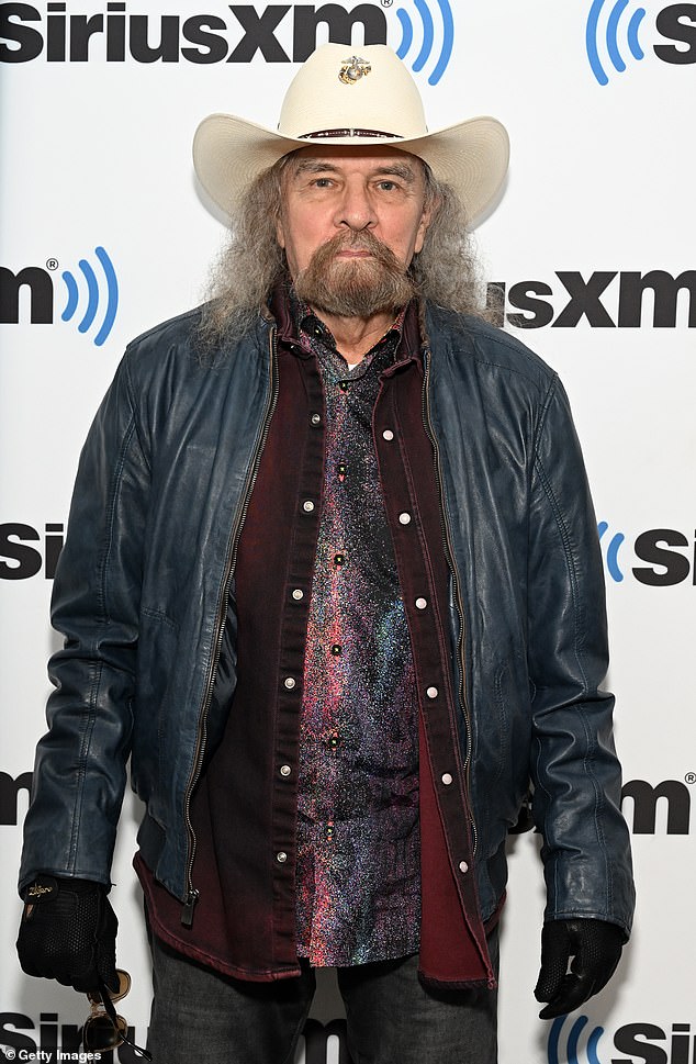 Сейчас: Пайл посетит SiriusXM Studios в 2022 году в Нью-Йорке.