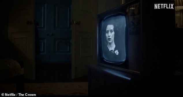«Корона — символ постоянства.  Это то, кем вы являетесь, а не то, что вы делаете», — сказала Фой, когда по телевизору замерцали кадры с ее персонажем, чтобы начать трейлер.