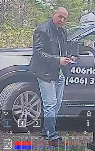 «Безжалостный» сталкер Шандор Борос (на фото), бывший ветеран спецназа венгерской армии из Лондона, утверждает, что у него был тайный сын по имени Джейсон от его «ангела» Шэрон в 1986 году, когда ей было 28 лет, который умер вскоре после того, как он был рожден