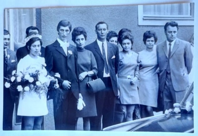 Звезда «Основного инстинкта» Шэрон, 64 года, была одним из самых популярных секс-символов 1990-х годов, и ее семья была в панике с тех пор, как Борос начал их преследовать.  На фото: Шэрон в «Основном инстинкте», 1992 год.