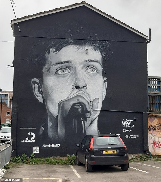 Оригинальная фреска фронтмена Joy Division Яна Кертиса.