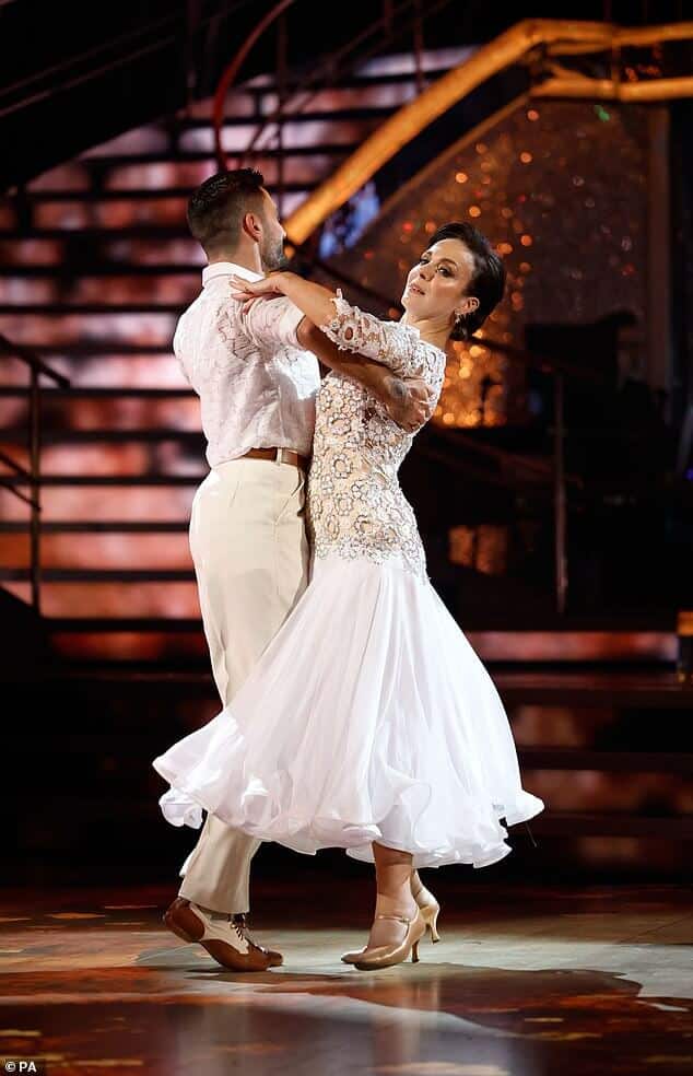 Аманда Аббингтон из Strictly Come Dancing отказалась от субботнего живого выступления в последнюю минуту