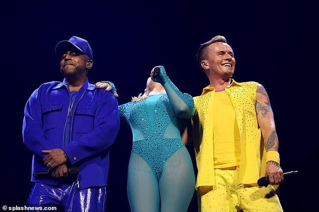О, нет!  S Club 7 были вынуждены отменить концерт всего за несколько часов до выступления из-за непредвиденной технической проблемы на месте проведения.