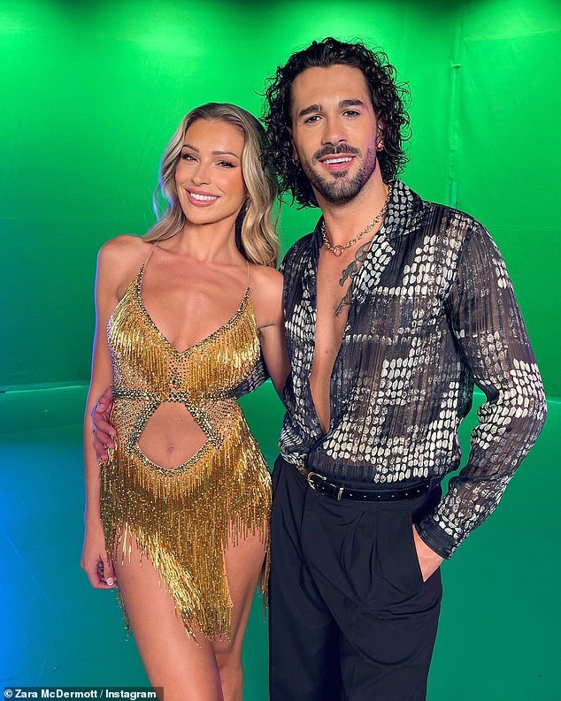 Пристегнутая: Зара МакДермотт рассказала, на что идет команда костюмеров Strictly Come Dancing, чтобы не дать ей выскочить из своих смелых нарядов на танцполе