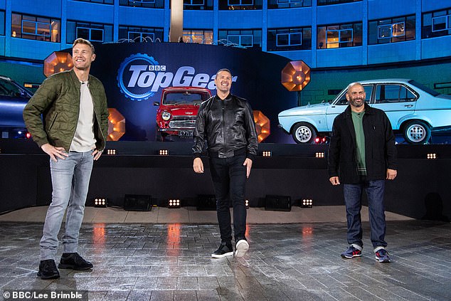На экране: Выступая на завтраке BBC, Крис, который присоединился к Top Gear в 2016 году, сказал: «Я думаю, он выздоравливает.  Это был серьезный инцидент.  Больше я ничего не скажу» (LR Фредди Флинтофф, Пэдди МакГиннесс и Крис Харрис в сериале)