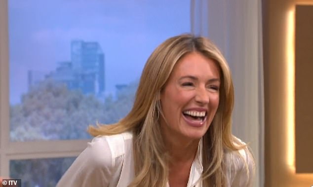 Телеведущая и 47-летняя актриса начала шоу ITV со слов: «Можете ли вы поверить, что они позволили двум самым непослушным людям на телевидении оказаться вместе в прямом эфире?»