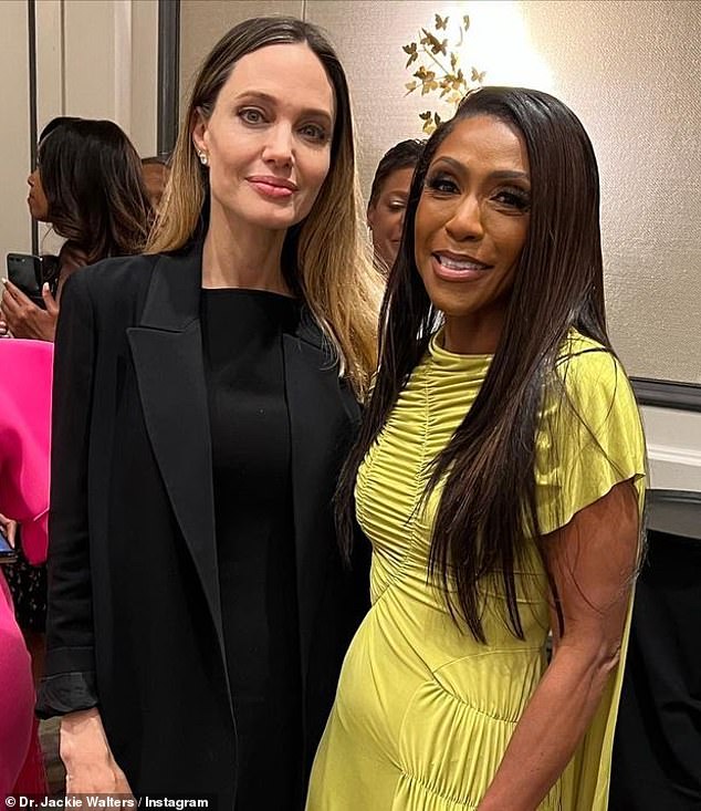 Звезды: Джеки Уолтерс из реалити-шоу «Браво» выступила на мероприятии, а позже поделилась фотографиями в Instagram