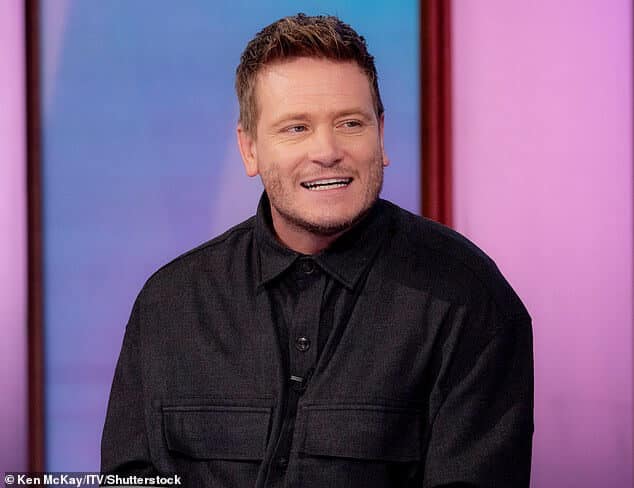 Двигаемся дальше: Мэттью Вулфенден из Эммердейла, как сообщается, наслаждался серией «тайных любовных» свиданий с загадочной женщиной, прежде чем было объявлено о его расставании с женой и бывшей коллегой по фильму Чарли Уэббом.