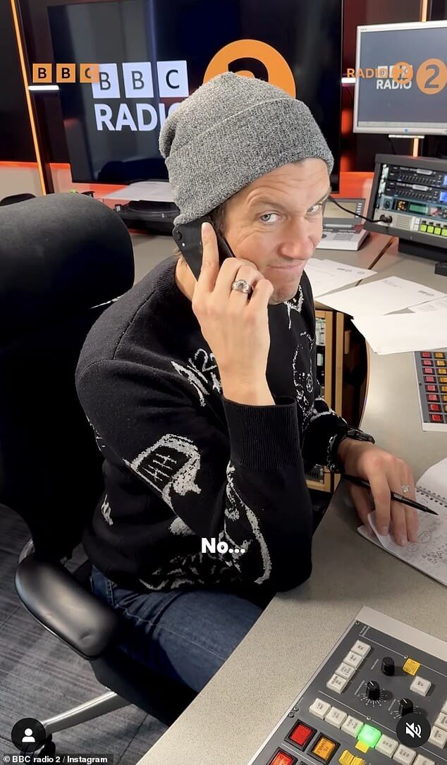 Взяв отпуск: 49-летний Вернон Кей объявил о своей замене на BBC Radio 2, когда он уходит на перерыв, чтобы пробежать ультра-марафон для нуждающихся детей
