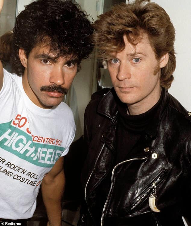 Иск: Дэрил Холл (справа) подал иск против своего коллеги по группе Hall & Oates Джона Оутса (слева);  видел в 1980 году