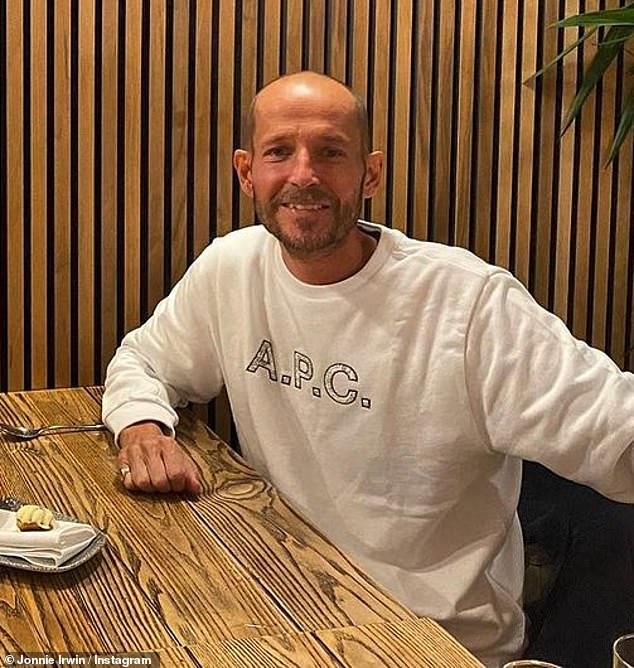 Джонни Ирвин в прошлом месяце отпраздновал свое знаменательное 50-летие в Испании (на фото), после того как двумя годами ранее ему осталось жить шесть месяцев.