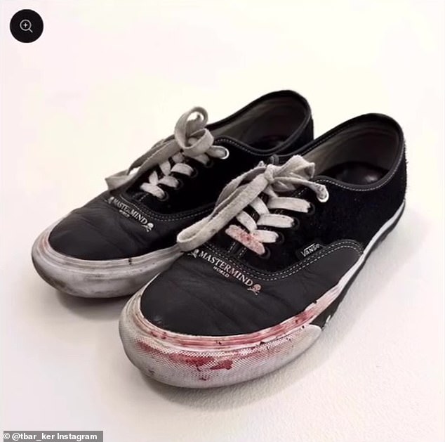 Обувь Vans Vault x Mastermind World размером 9,5 рекламировалась как «с настоящими брызгами крови!»  от коллекционной компании Trophy