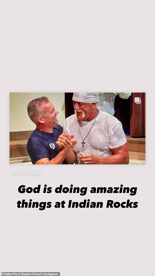 Баптистская церковь Indian Rocks поделилась этим моментом в своем аккаунте в Instagram, опубликовав фотографию крещения в своих историях.