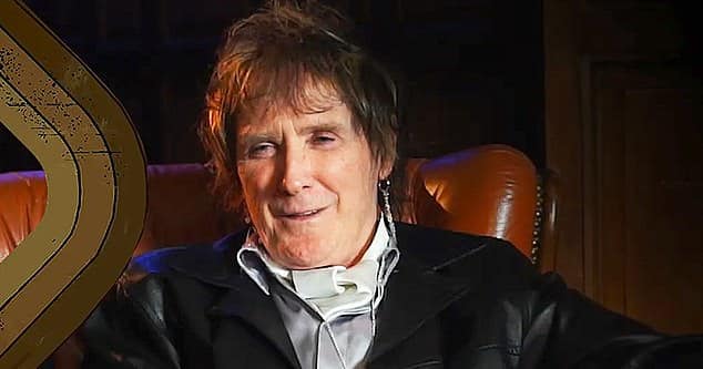 Умер первый барабанщик AC/DC Колин Бёрджесс.  Группа объявила в субботу, что музыкант скончался, и отдала дань уважения «очень уважаемому» музыканту.  Ему было 77 лет