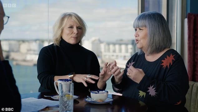 Дон Френч, 66 лет (справа), рассказала, что она ушла из своего культового скетч-шоу French & Saunders с партнершей по комедии Дженнифер Сондерс, 65 лет (слева) после того, как одна пародия оставила ее «униженной».