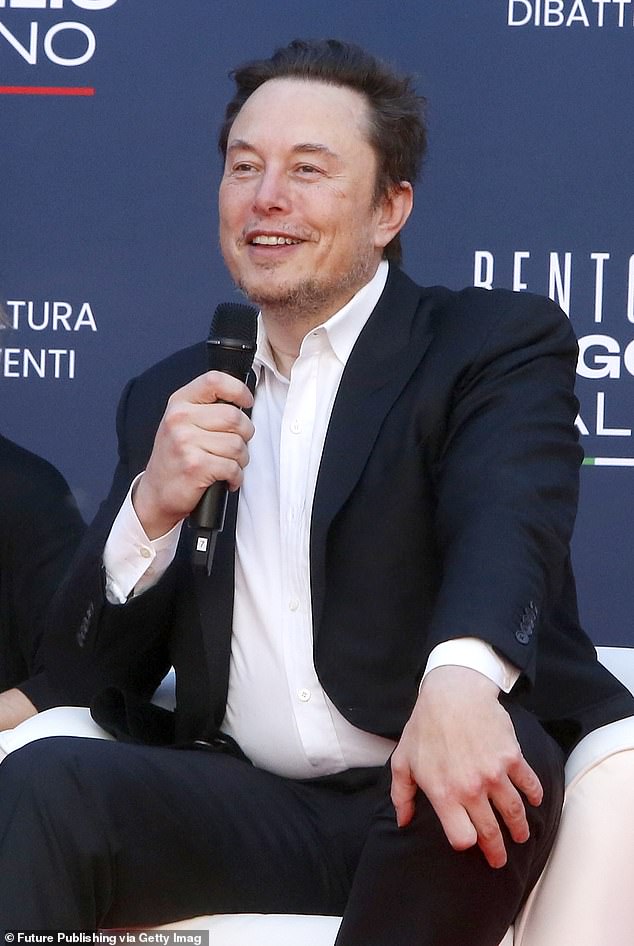 Илон Маск также высказал свое мнение по поводу изменения текста, написав: «Green Day переходит от ярости против машины к яростной ярости за нее». В ответ Дирнт рассказал журналу Rolling Stone, что основатель Tesla «на самом деле является машиной».