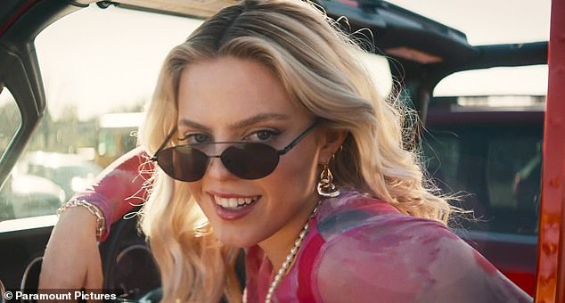 Мюзикл «Дрянные девчонки» от Paramount Pictures снова стал лидером кассовых сборов с 11,7 миллиона долларов, несмотря на то, что за вторые выходные его кассовые сборы упали на целых 59,1%.