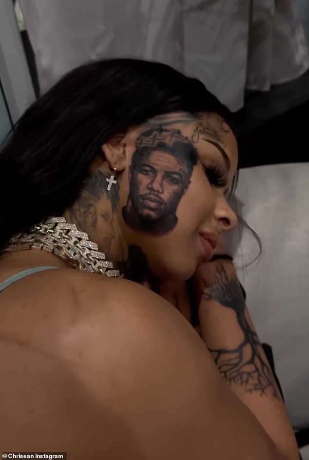 Новая татуировка на лице Blueface сильно напоминала фотографию рэпера.