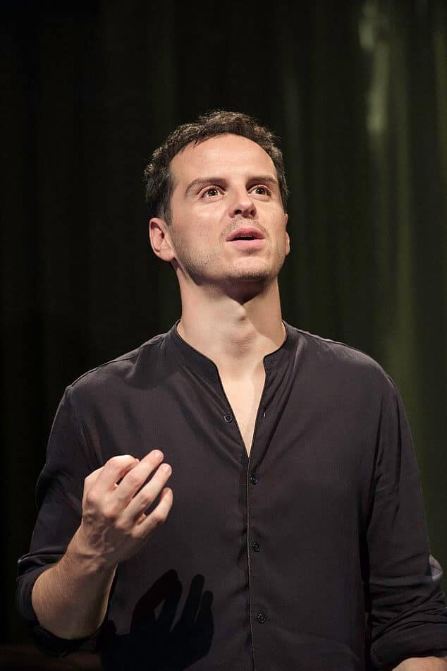 Эндрю Скотт рассказал, что однажды ему пришлось приостановить исполнение «Гамлета» после того, как зритель открыл свой ноутбук (на фото во время выступления)