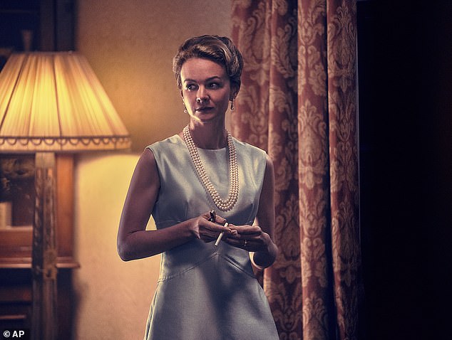 38-летняя актриса, обладательница премии BAFTA, рассказала о том, каково было быть режиссером и звездой вместе с Брэдли Купером в прошлогоднем популярном биографическом фильме «Маэстро» (на фото).