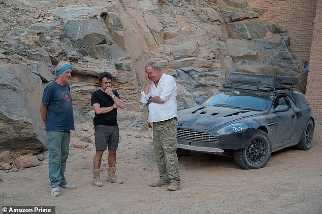 Производство Top Gear, ведущими которого ранее были Ричард, Джереми Кларксон и Джеймс Мэй, было остановлено, поскольку бывший капитан сборной Англии по крикету Фредди Флинтофф разбил машину во время съемок (справа: Джеймс Мэй, Ричард Хаммонд и Джереми Кларксон на фото для The Grand Tour)