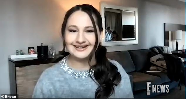 Она добавила: «Не было вообще никакого воздуха, который нужно было бы очистить.  Все было в порядке.  Но было приятно просто пообщаться на минутку».