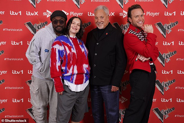 Это произошло после того, как тренера Олли Мурса и Анн-Мари исключили из The Voice UK в огромном «обновлении» шоу.