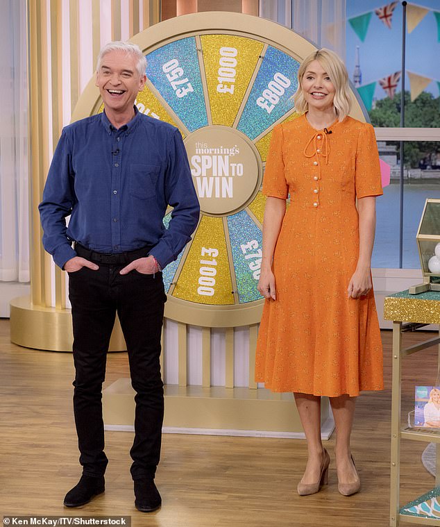 Холли и Фил покинули дневное шоу ITV в прошлом году, и с тех пор у руля стоит сменяющаяся группа звезд.