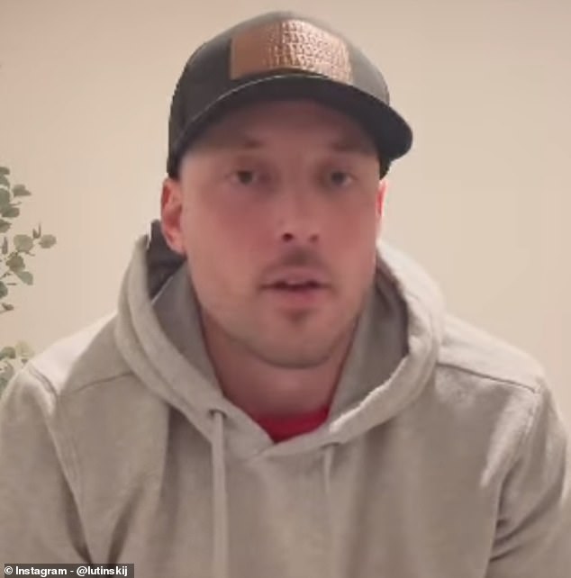 В видео, загруженном на его страницу в Instagram, Джерами сказал: «Я не подавал заявку, пока жил с кем-то еще».