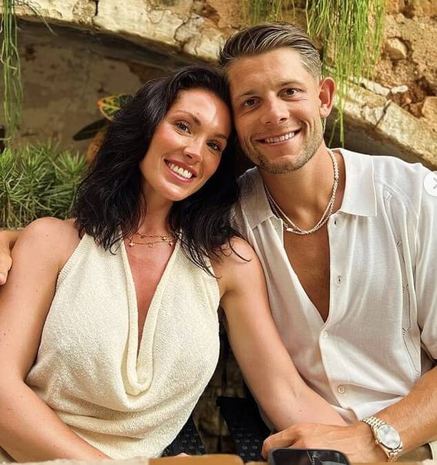 Сэм Тарковски беременна. 30-летняя The Married to The Game WAG объявила, что она и ее 31-летний муж, футболист «Эвертона» Джеймс, ждут «неожиданного» второго ребенка.