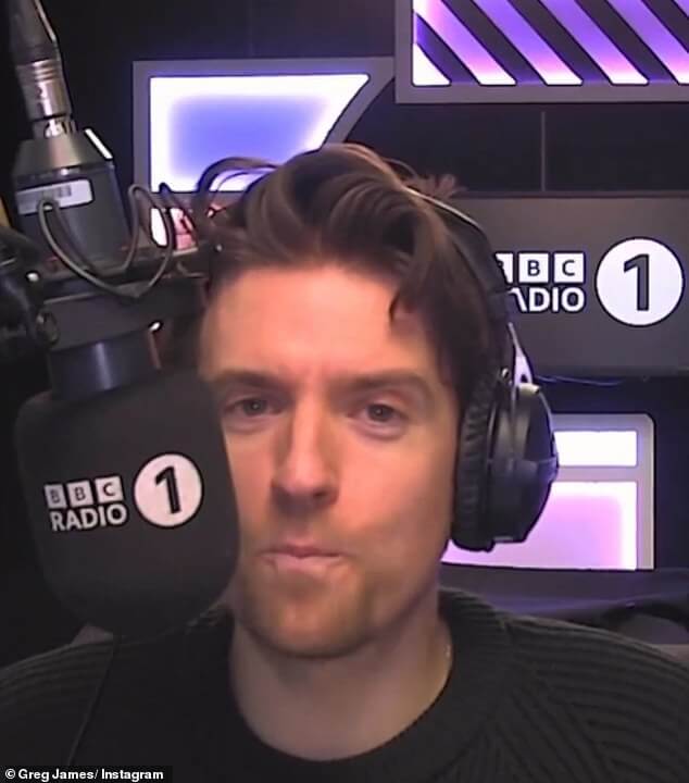 Слушатели BBC Radio 1 в среду утром подавились кукурузными хлопьями, когда во время шоу Грега Джеймса «Завтрак» раздался сексуальный шум.
