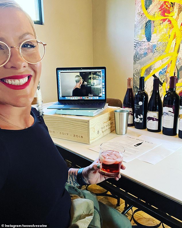 Вино Пинк было доступно в Down Under только в небольших количествах с 2022 года, причем Австралия стала первым экспортным рынком для этого вкусного напитка.