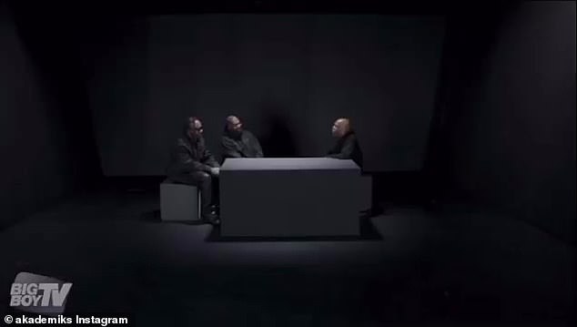 DJ Akademiks поделился фрагментом интервью на своей главной странице в Instagram и написал в подписи: «Йе говорит, что пытался заняться сексом втроем с Ники и Эмбер Роуз».